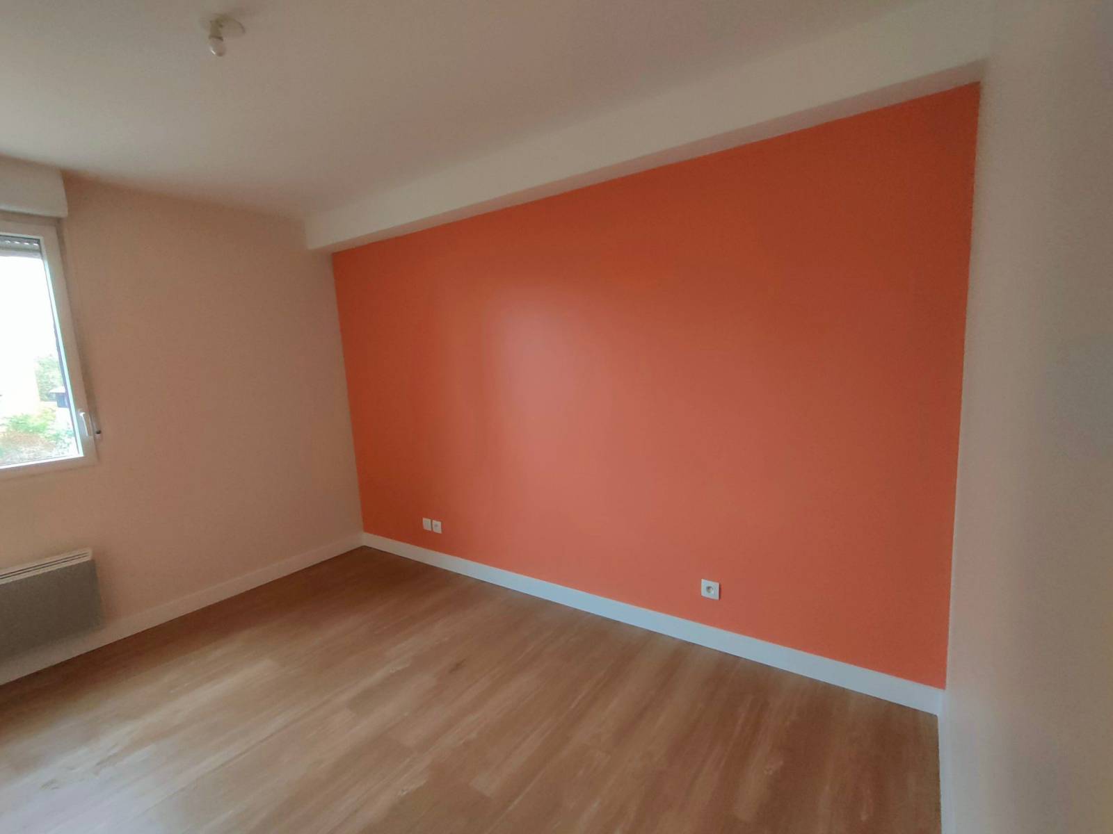 ratissage en deux passes sur les murs et le plafond d'une maison  à Toulouse