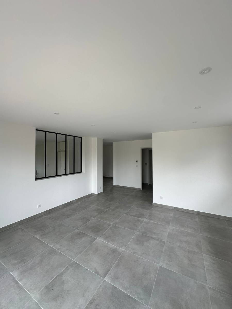 Mise en peinture et pose d’une verrière à Saint-Jory 31790 - au nord de Toulouse