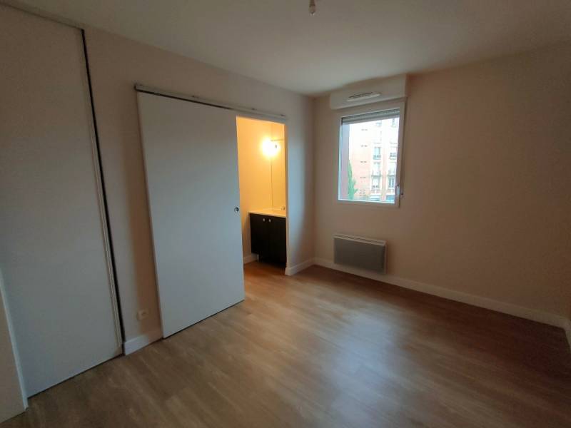 ratissage en deux passes sur les murs et le plafond d'une maison  à Toulouse 31000