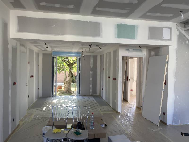 Rénovation de placo, peinture et décoration avec tasso bois sur murs – Toulouse, Balma, Colomiers, Tournefeuille, Blagnac, L’Isle Jourdain