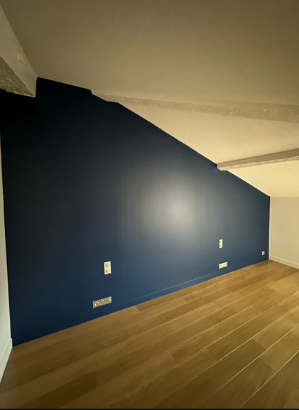 Chantier de mise en peinture dans un appartement dans le centre de Toulouse